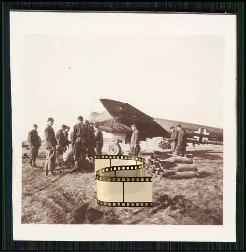 3x Foto 7x6 cm nach 1945 - Flugzeug Aircraft - Bombenschleppen für He 111 -1942