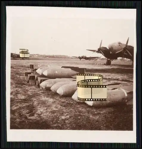 4x Foto 7x6 cm nach 1945 - Flugzeug Aircraft - Bombenschleppen für He 111 -1942