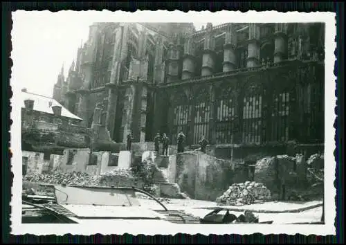 2x Foto - Amiens Somme - zerstörte Kathedrale deutsche Soldaten