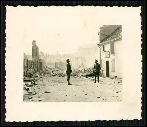 9x Foto - Wehrmacht deutsche Soldaten - Kriegszerstörung und adere Frankreich