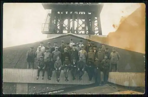 Echt Foto AK - Bergleute Gruppenfoto Zeche Schacht Ruhrgebiet um 1930