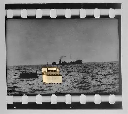 Original Dia 4 x 3,5 cm vor 1945 - Schiff in Seenot ertrinken Rettungsboot