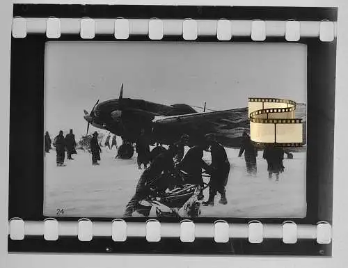 Original Dia 4 x 3,5 cm vor 1945 - Flugzeug Aircraft - Winter Ostfont verwundete