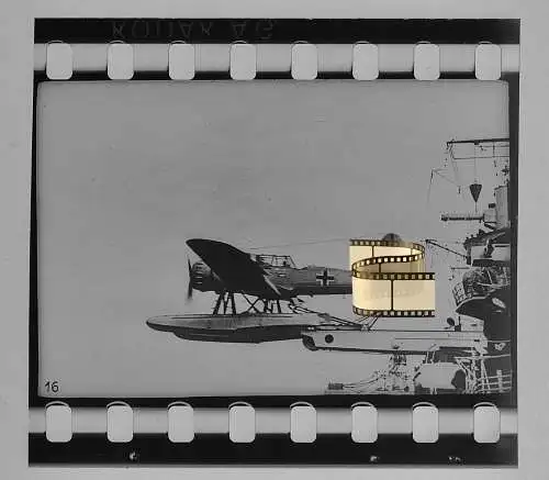 Original Dia 4 x 3,5 cm vor 1945 - Seeaufklärungsflugzeug Katapultstart Aircraft
