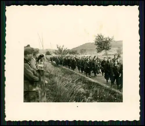 Foto - Gefangene französische Soldaten Frankreich - Vorbeimarsch an deutsche