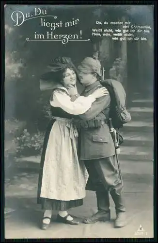 AK 1. WK -..mir im Herzen - Soldat tröstet sein Mädchen - 1915 Feldpost gelaufen
