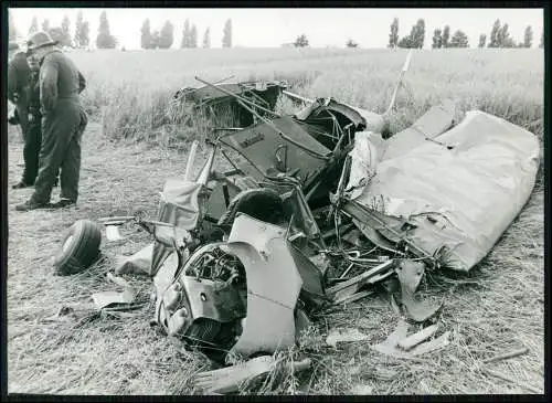 4x Foto 18x13 cm - Absturz eines Kleinflugzeugs Aircraft - 1960er - Foto Thöle ?