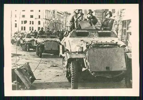 7x Foto 9 x 6 cm altes Papier nach 1945 Sdkfz Strolch Vormarsch Kriegszerstörung