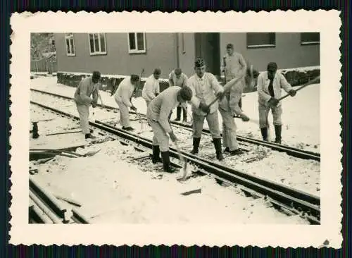 5x Foto Soldaten Wehrmacht Bautrupp Bahnschienen verlegen Winter Bahnhof 1941