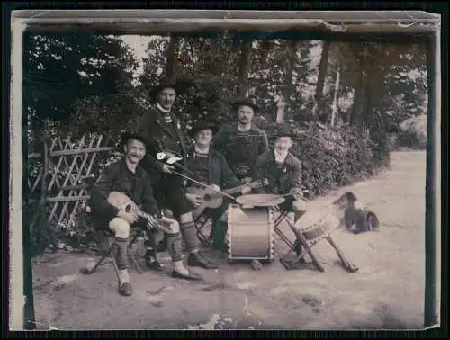 Foto Bayern Musikgruppe Lauten Gitarren Trommel Lederhosen Trachtenhüte 1933