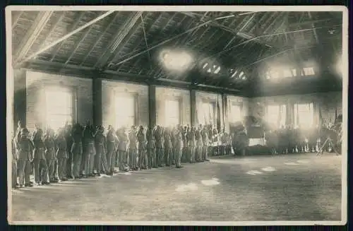 Foto 17x11cm Soldaten Wehrmacht kleine Halle Kaserne Vereidigung o.ä. um 1935