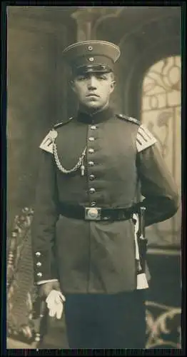 Foto 1. WK 15x7 - Soldat im Atelier - 98-er Schulterklappe Regiment Seitengewehr