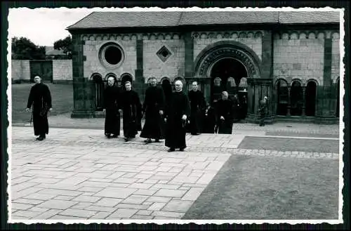 4x Foto - Glees Benediktinerabtei Maria Laach - Außenportal Spaziergang Priester