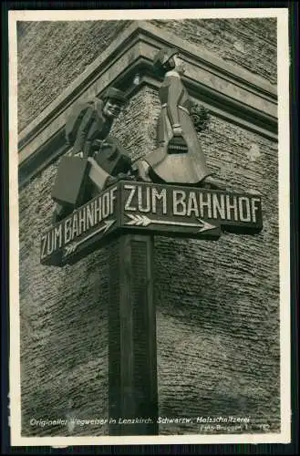 2x Foto AK - Lenzkirch Baden - Wegweiser zum Bahnhof - u. Neustadt u. Bonndorf