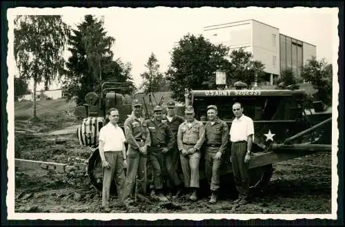 Echt Foto AK - U.S. ARMY -- Soldaten vor Sdkfz mit Kette - Panzer Tank