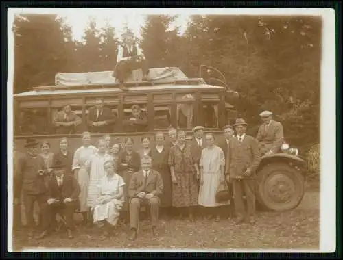 2x Foto - Reise mit Bus Omnibus - Fahrt ins Grüne um 1920-25