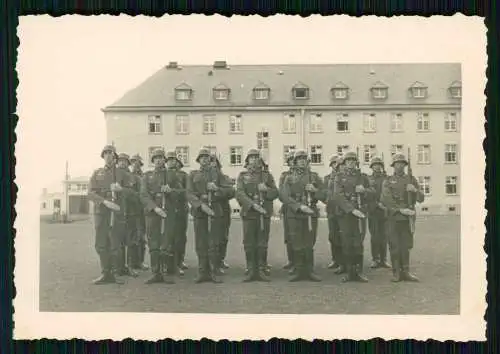 8x Foto - Soldaten Kaserne Düsseldorf ? -  Infanterie-Regiment 77 - Ansicht 77er
