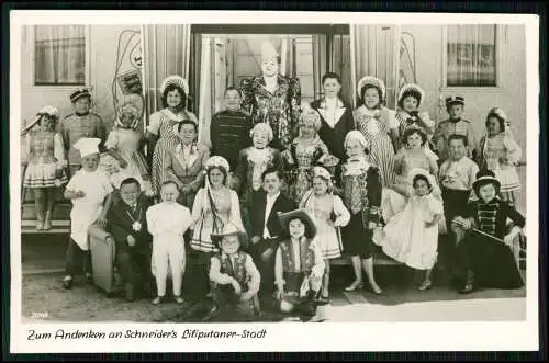 Echt Foto AK - Zum Andenken an Schneider's Liliputaner Stadt - Gruppenfoto ....