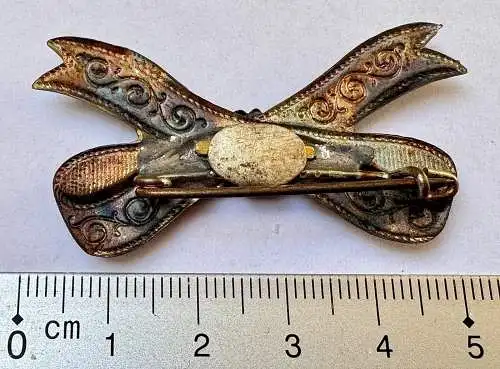 Militärisches Abzeichen um 1900 - Handschlag Messing Patina angelaufen - 5 cm