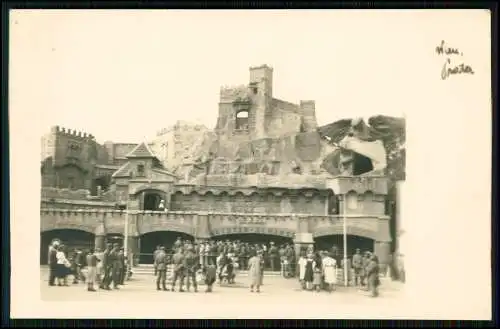 Foto AK - Wien Soldaten Wehrmacht - am Geisterschloss Wiener Prater Geisterbahn