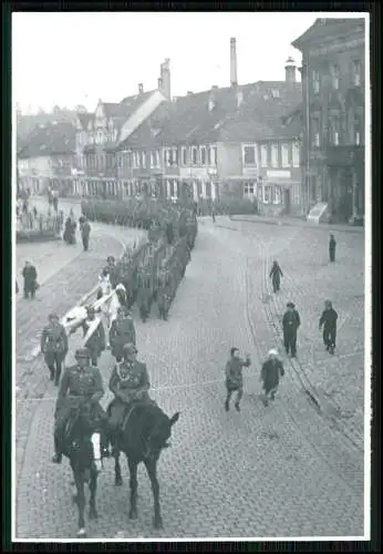 Foto nach 1945 - Soldaten in den Straßen - Heimkehr in die Garnison - Wo?