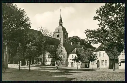 Foto AK - OSTSEEBAD BURG Insel Fehmarn - Breite Straße mit Museum und Kirche