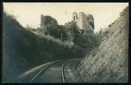 Foto AK Blamont Bourgogne-Franche-Comté - Blick Eisenbahnstrecke und Burg Ruine