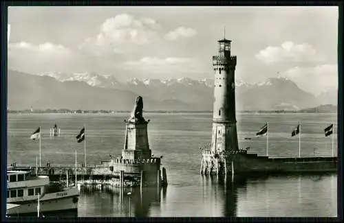 Foto AK - Hafeneinfahrt in Lindau am Bodensee - Leuchtturm Löwen Dampfer Allgäu