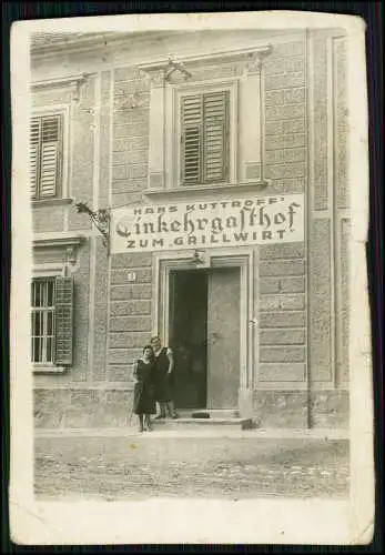 Foto AK Hans Kuttroff's Einkehrgasthof Zum Grillwirt - Frauen am Eingang - 1933