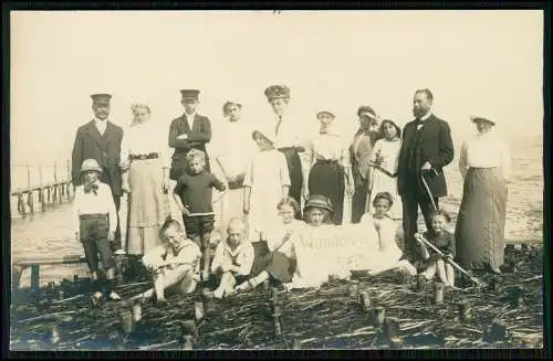 Foto AK Wangerooge -  Gesellschaft Familie Kinder Monarchie Adel am Strand 1914