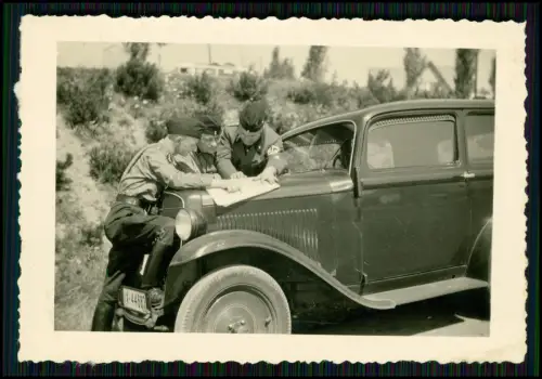Foto - Soldaten am Auto  IX-44683 mit Landkarte - Adam Opel AG - 1938