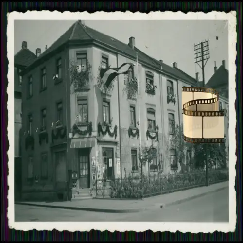Foto - Eckhaus Geschäft Wo ? - geschmückte Fassade Straßenansicht  1. Mai 1934