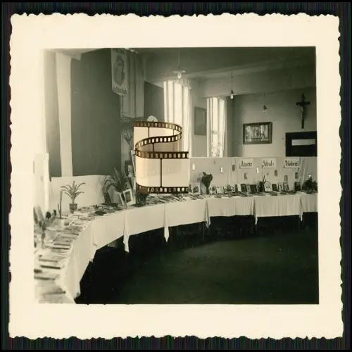 2x Foto - Aufschrift Unsere Schul-Bücherei - Tische mit diversen Büchern - 1934