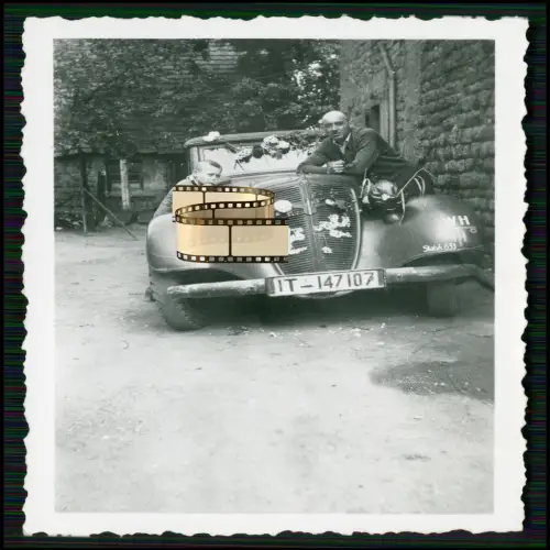 Foto - Auto PKW Blumen geschmückt - Nummernschild IT-147107 - WH Stab/s. 633