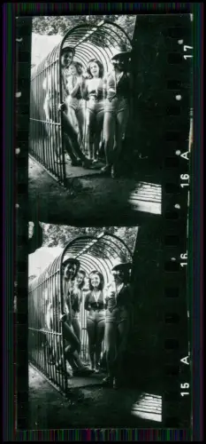 9x Foto 4x3cm - Frauen in Badeanzügen - im Zirkus Tunnel Tigerkäfig zur Manege