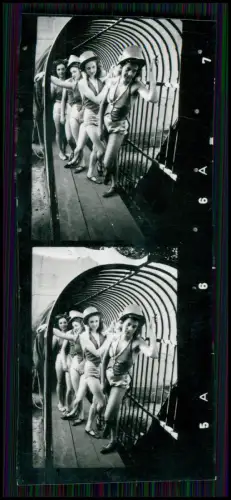 9x Foto 4x3cm - Frauen in Badeanzügen - im Zirkus Tunnel Tigerkäfig zur Manege