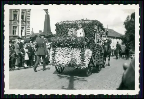 9x alte Foto - Pinneberg Holstein - Blumenkorso Umzug farbenprächtige Wagen ....