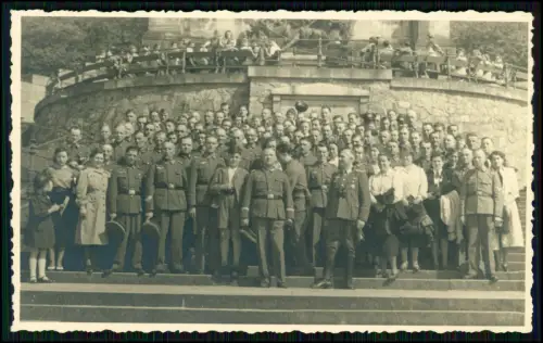 Foto AK - Soldaten Wehrmacht - vor dem Niederwalddenkmal Rüdesheim am Rhein