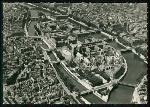 2x Foto AK - PARIS - Vue aérienne de I'lle de la Cité - Druckstempel Eifelturm