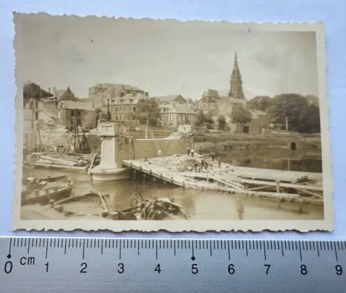 Foto Wehrmacht Soldaten Charleville Mézières Ardennes - Gesprengte Brücke - 1942