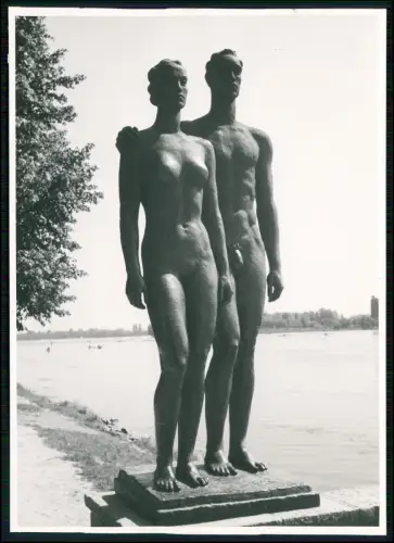 Foto - 18x13cm - Hannover Maschsee - Plastik - Das Menschenpaar Prof. Kolbe