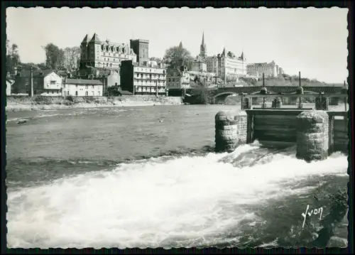 Echt Foto AK - Pau in den Basses-Pyrénées - Gebäude Brücke am Fluss Gave de Pau