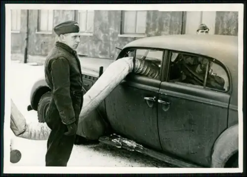 Foto 18x13cm - Wehrmacht Rundfunkauto wird angewärmt um einwandfreies Arbeiten..