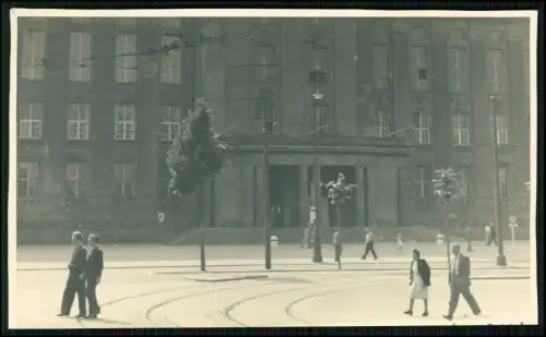 2x Foto 17x11cm - Berlin Schöneberg Rathaus - und Haus außerhalb im Wald