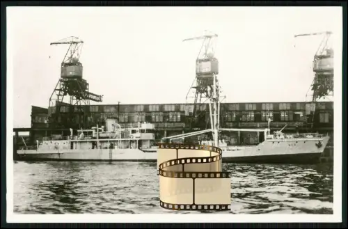 Foto AK - Kriegstransporter KT 3 -  deutsche Kriegsmarine - im Einsatz Hafen wo?