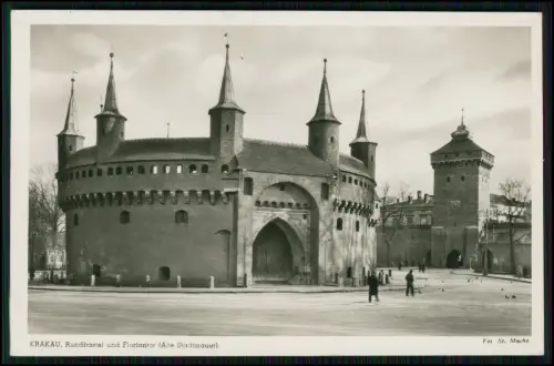 Echt Foto AK - Barbakan in Krakau, Polen, Rundbastei Teil der Stadtmauer - 1943