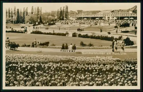 Foto AK Sommerblumen am Funkturm Berlin 1942 Parkanlage Blumenbeete Spazierwege