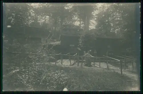 Foto AK 1. WK - Soldaten Waldlager Baracken 1918 - Info Rückseite