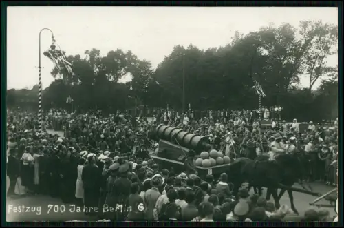 Foto AK - Berlin 700 Jahre Festzug 1937 - Pferden ziehen Wagen mit großer Kanone