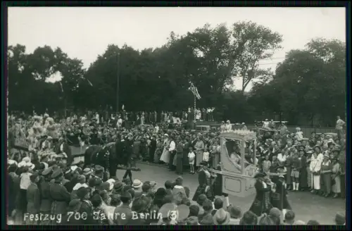 Foto AK - Berlin 700 Jahre Festzug 1937 - Männer barocke Kostüme tragen Sänfte